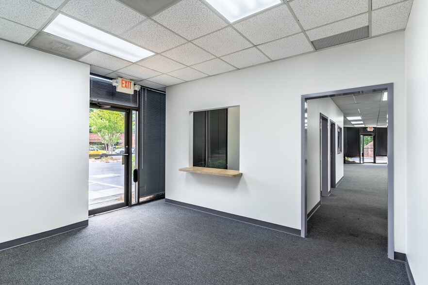More Photos Of 6160 Peachtree Dunwoody Rd NE, Atlanta Office For Sale