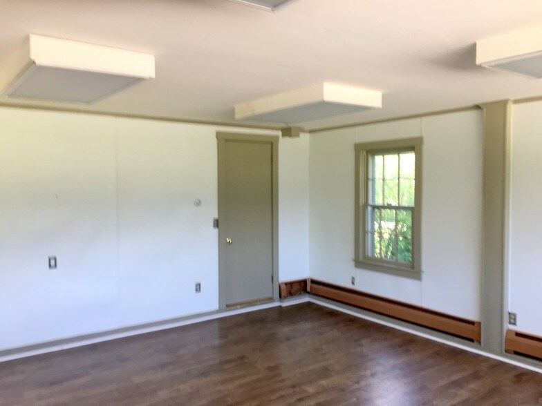 More Photos Of 1572 Saybrook Rd, Haddam General Retail For Sale