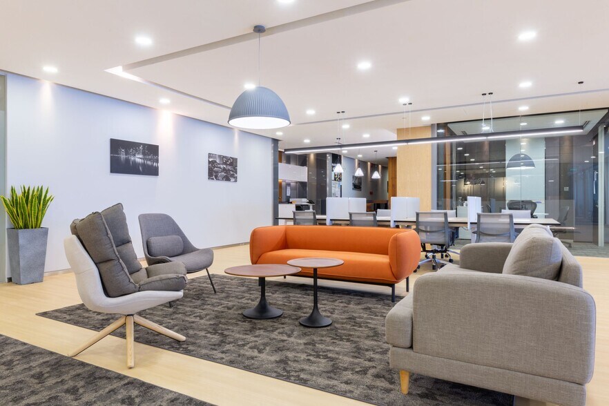 More Photos Of 2025 N 3rd St, Phoenix Coworking Space
