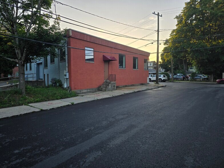 More Photos Of 132 Franklin St, Torrington Office For Lease