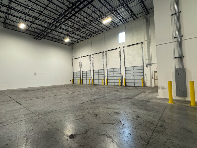 More Photos Of 8503 NW 80th St, Medley Distribution For Lease