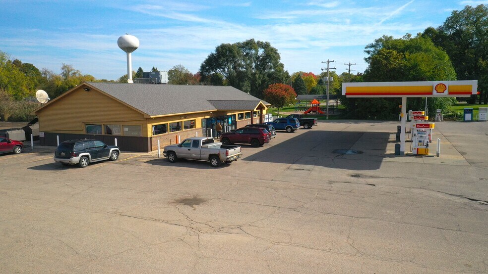 More Photos Of 390 W Main St, Stockbridge Service Station For Sale