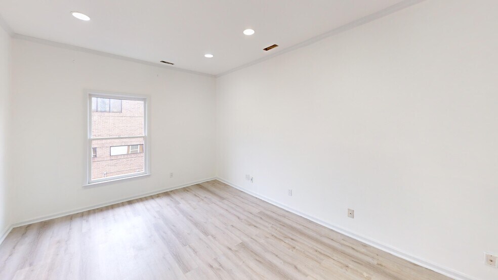 More Photos Of 1365 Westgate Center Dr, Winston-Salem Office For Sale