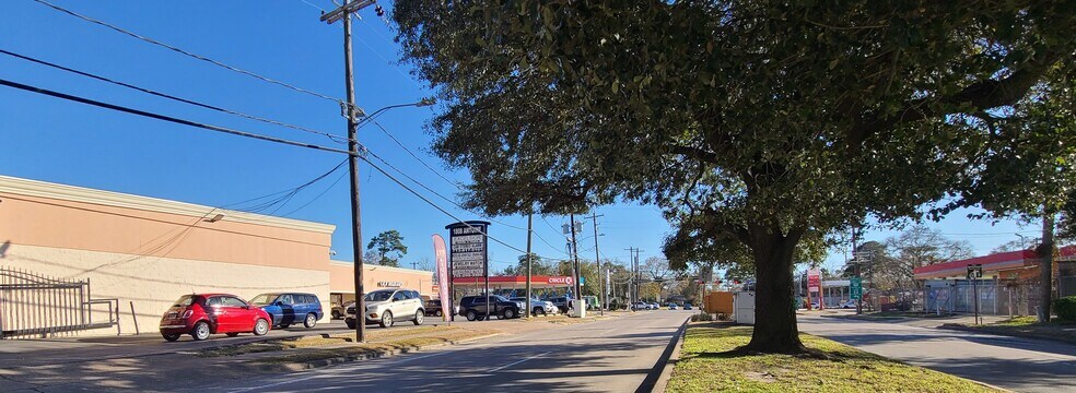 More Photos Of 1808 Antoine Dr, Houston Storefront For Lease