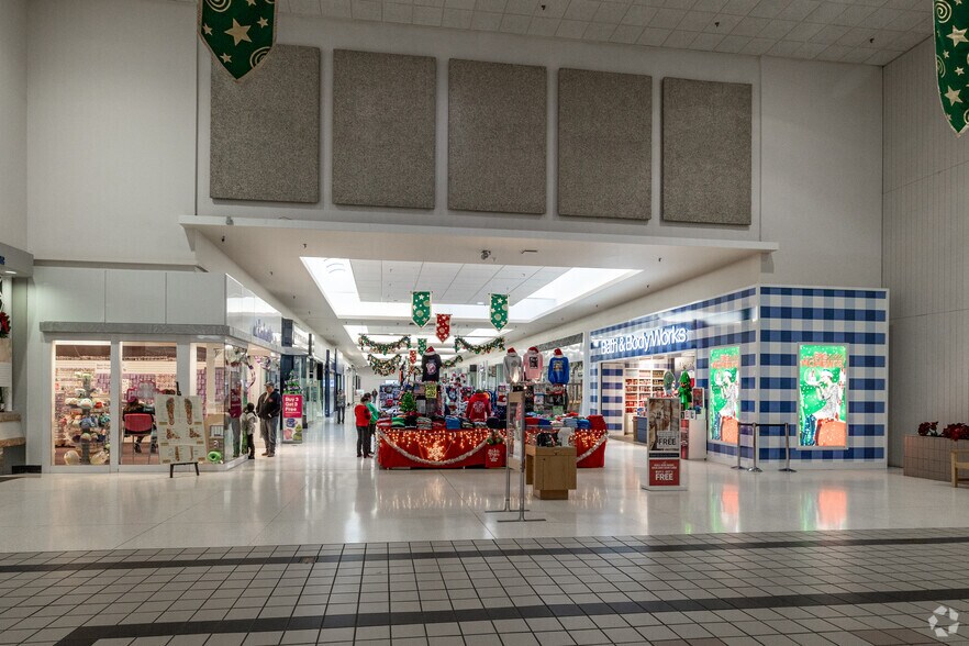 More Photos Of 2209 Richland Mall, Mansfield Unknown For Sale