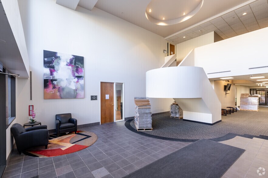 More Photos Of 7175 W Jefferson Ave, Lakewood Office For Lease