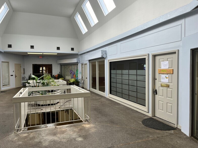 More Photos Of 3330 Erie Ave, Cincinnati Office For Lease