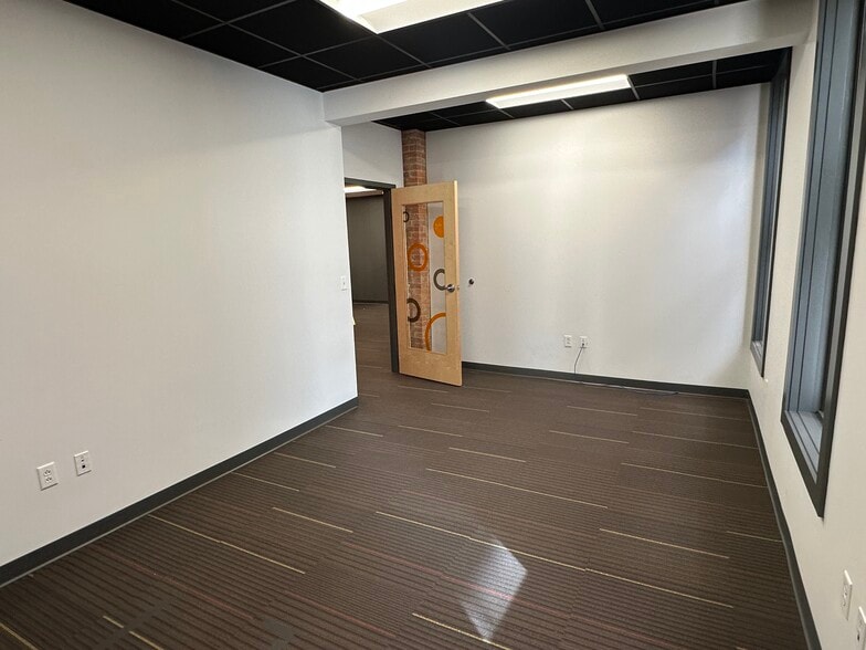 More Photos Of 2217 E 9th St, Cleveland Office For Lease