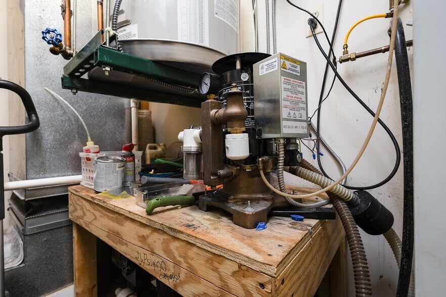 More Photos Of 4400 MacArthur Blvd NW, Washington Office For Sale