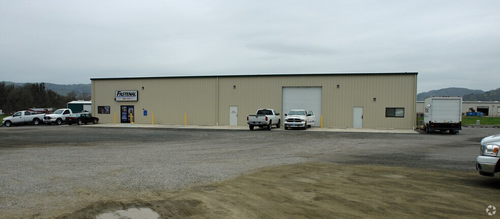 More Photos Of 239 Industrial Dr, Roseburg Warehouse For Lease