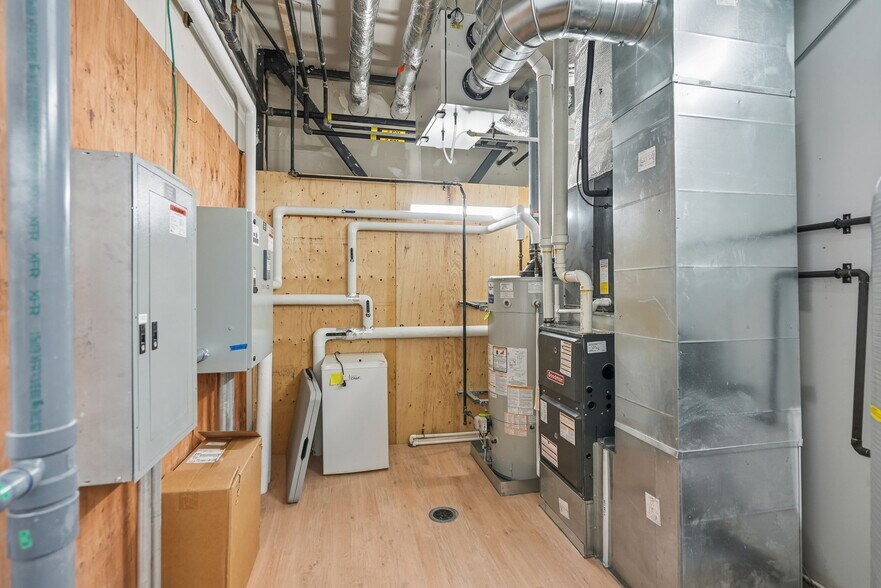 More Photos Of 224 Robot St, Vars Warehouse For Sale