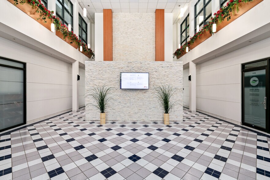 More Photos Of 315 Rue Macdonald, St-Jean Office For Lease
