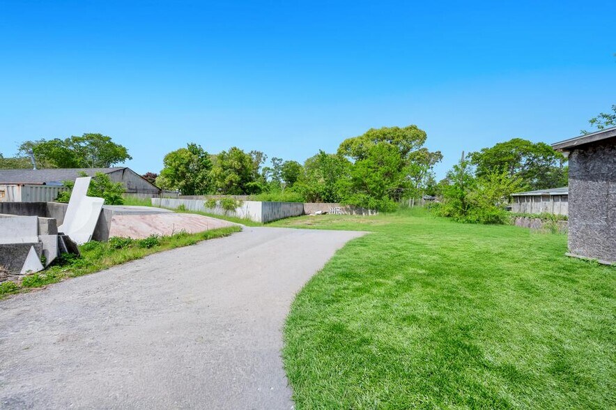 More Photos Of 1189 Montauk Hwy, Mastic Warehouse For Sale