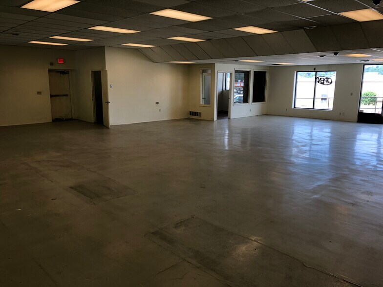 More Photos Of 2700-2704 E Erie Blvd, Syracuse Storefront For Lease