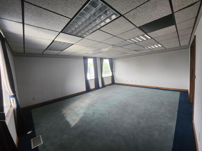 More Photos Of 2600 Zion Rd, Henderson Office For Sale