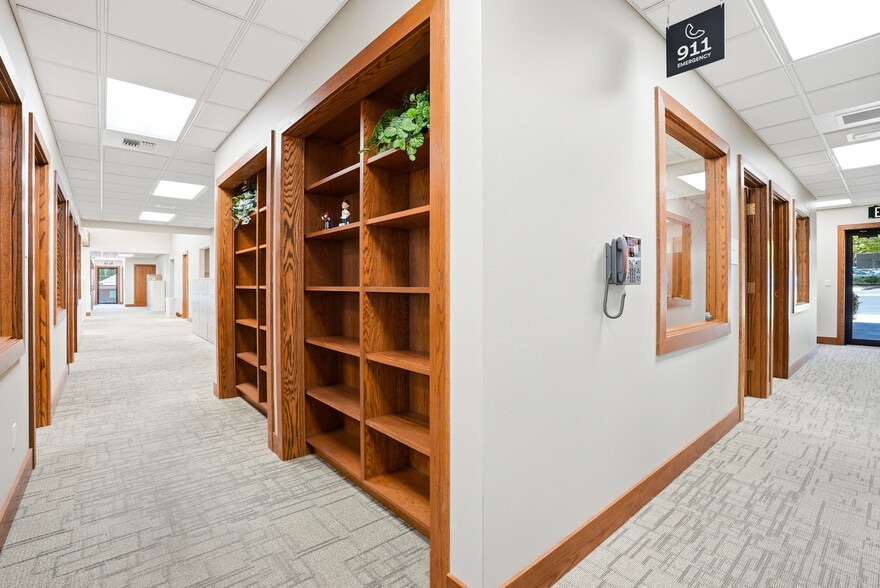 More Photos Of 801 N 39th Ave, Yakima Office For Sale