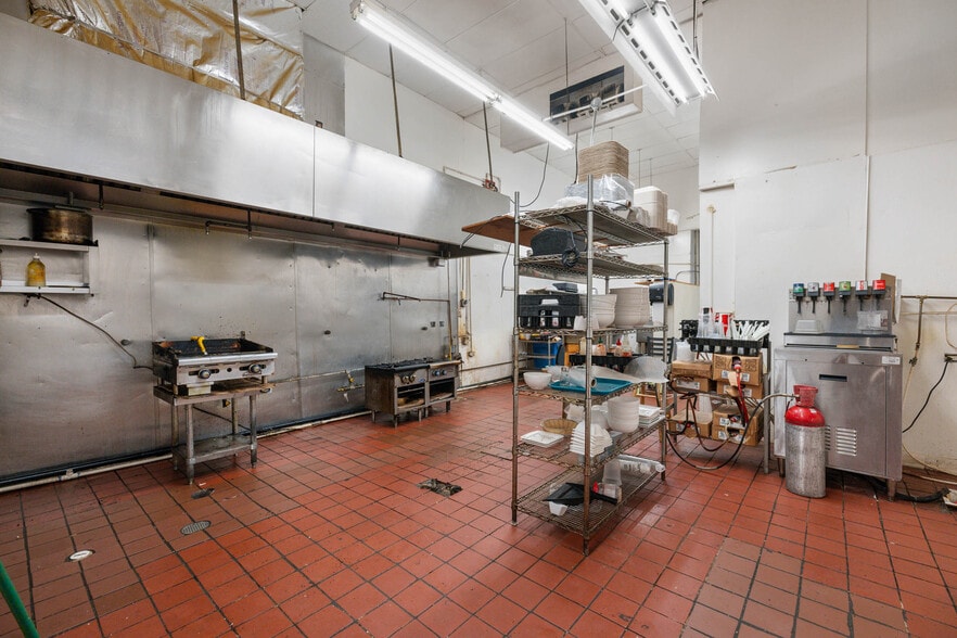 More Photos Of 549 Halemaumau St, Honolulu Restaurant For Lease