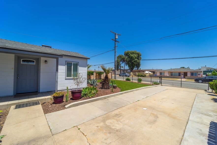 More Photos Of 562-564 11th St, Imperial Beach Apartments For Sale