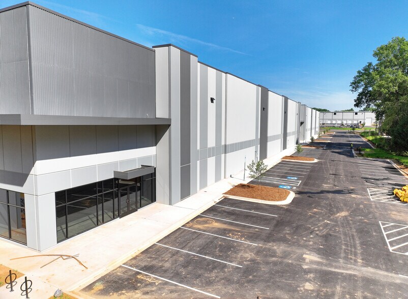 More Photos Of 6830 Orr Rd, Charlotte Distribution For Lease