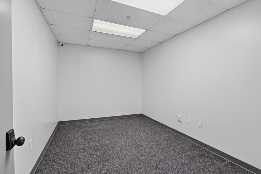 More Photos Of 2027 Sherman St, Hollywood Flex For Lease