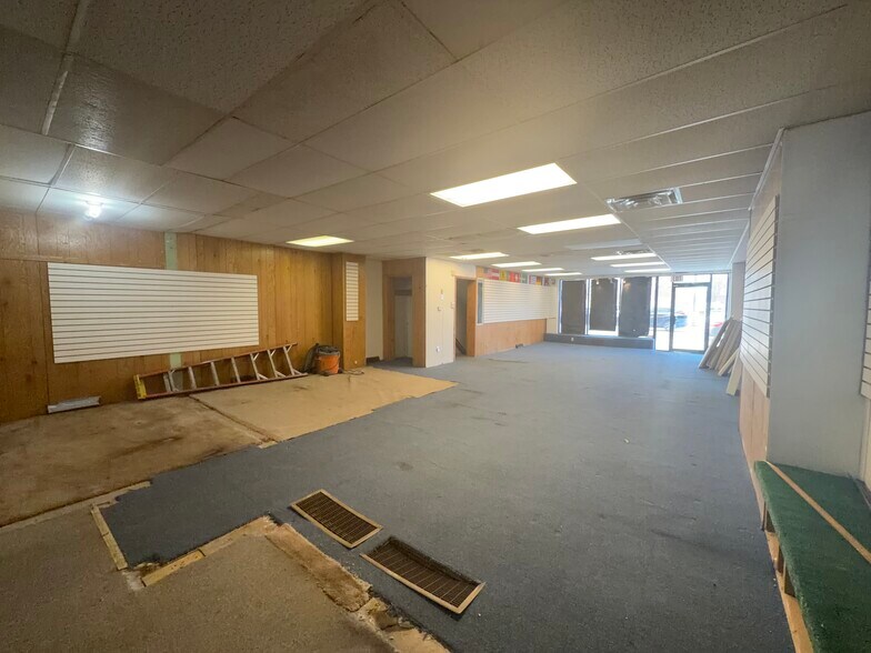 More Photos Of 6731 Kennedy Ave, Hammond Storefront Retail Residential For Lease