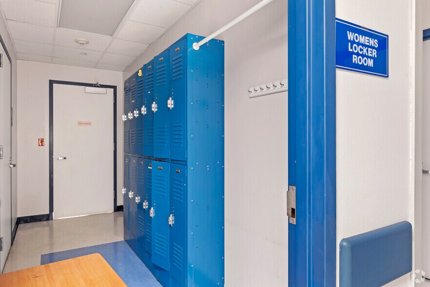 More Photos Of 1600 Central Dr, Bedford Medical For Lease