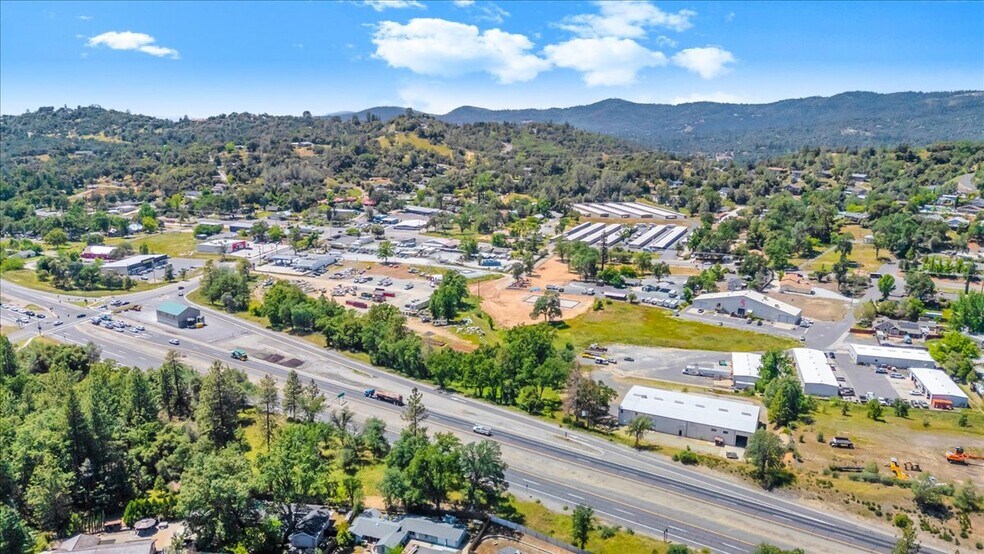 More Photos Of 20833 Mechanical Dr, Sonora Warehouse For Lease