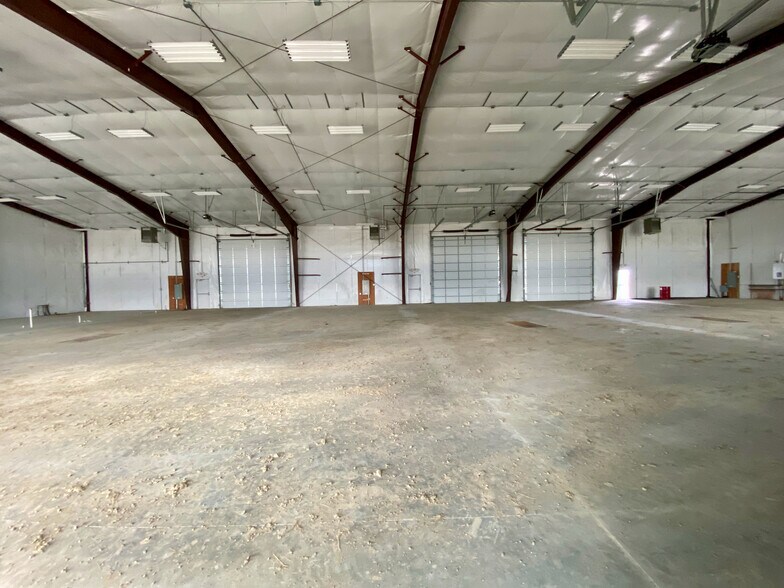 More Photos Of 6414 Wickum Rd, Williston Warehouse For Lease