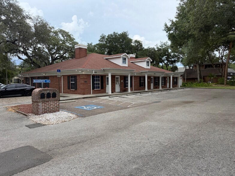 More Photos Of 1532 Oakfield Dr, Brandon Office For Lease