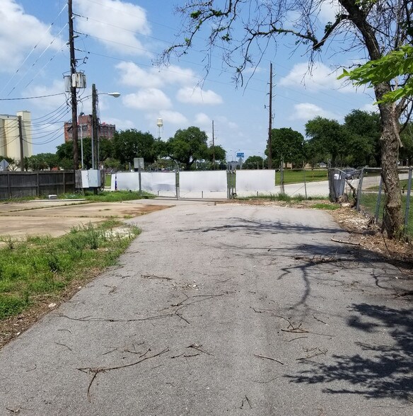 More Photos Of 7830 Highway 90A, Sugar Land Warehouse For Lease