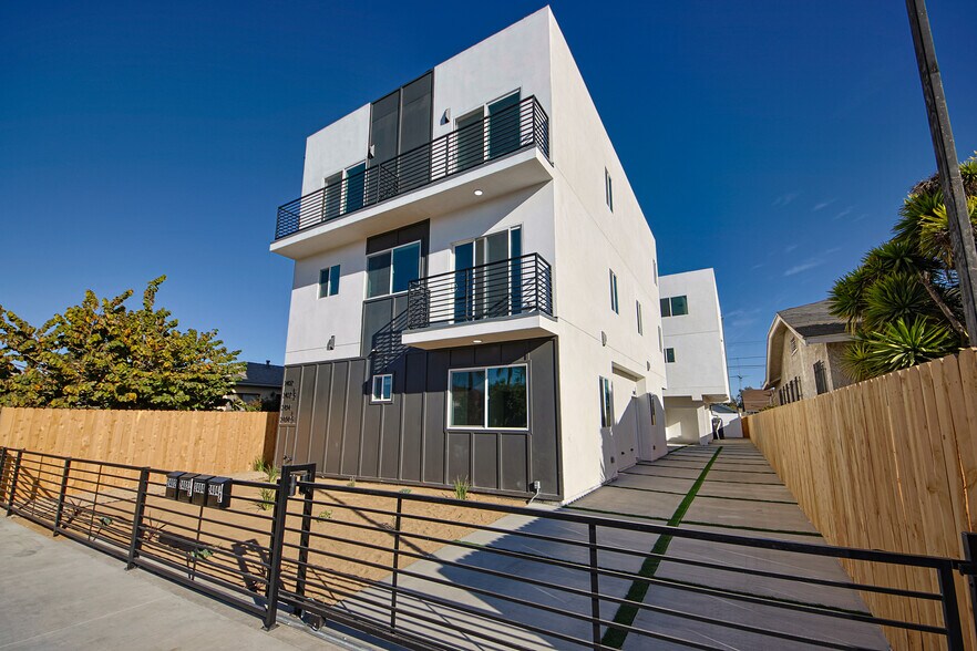 More Photos Of 2404 S Cochran Ave, Los Angeles Apartments For Sale
