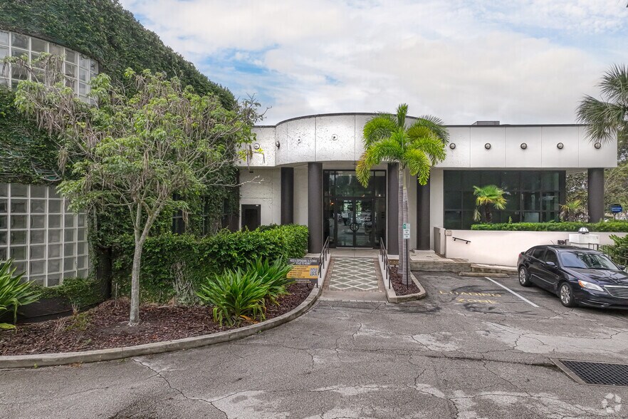 More Photos Of 1001 N Orange Ave, Orlando Coworking Space