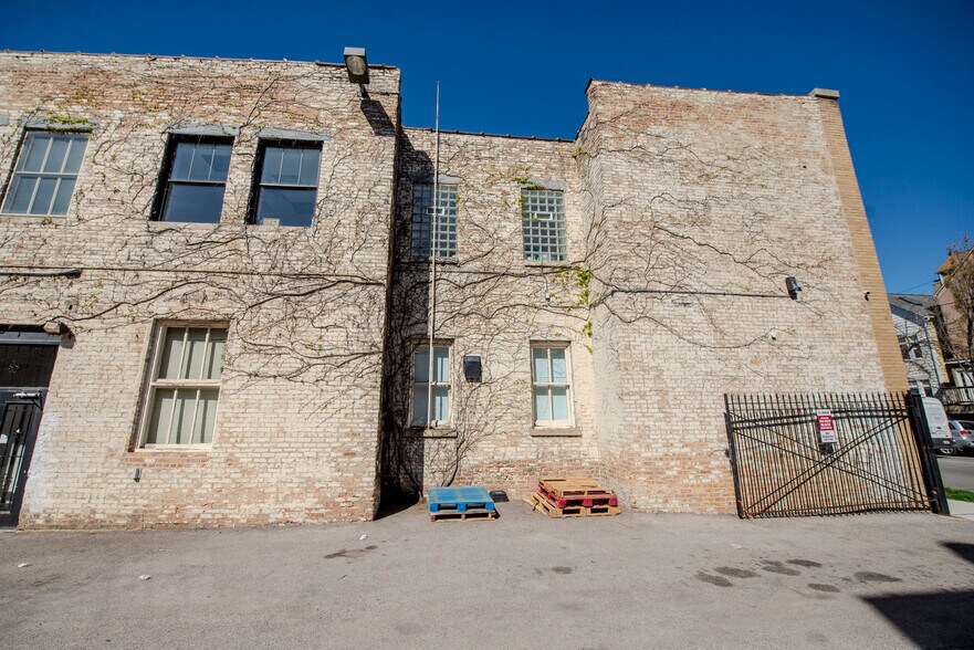 More Photos Of 1419 W Diversey Pky, Chicago Office For Sale