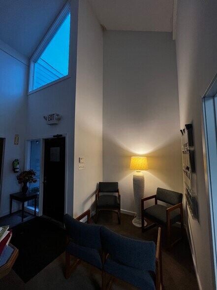 More Photos Of 300 N Pottstown Pike, Exton Office For Lease