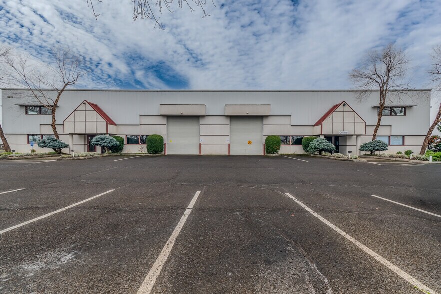 More Photos Of 5885 Crater Lake Hwy, Central Point Warehouse For Sale