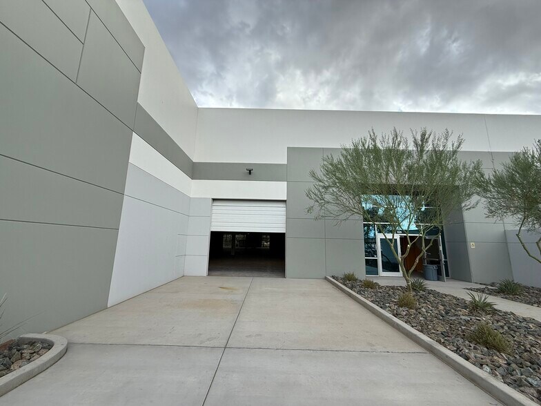 More Photos Of 3255 E Elwood St, Phoenix Light Distribution For Lease