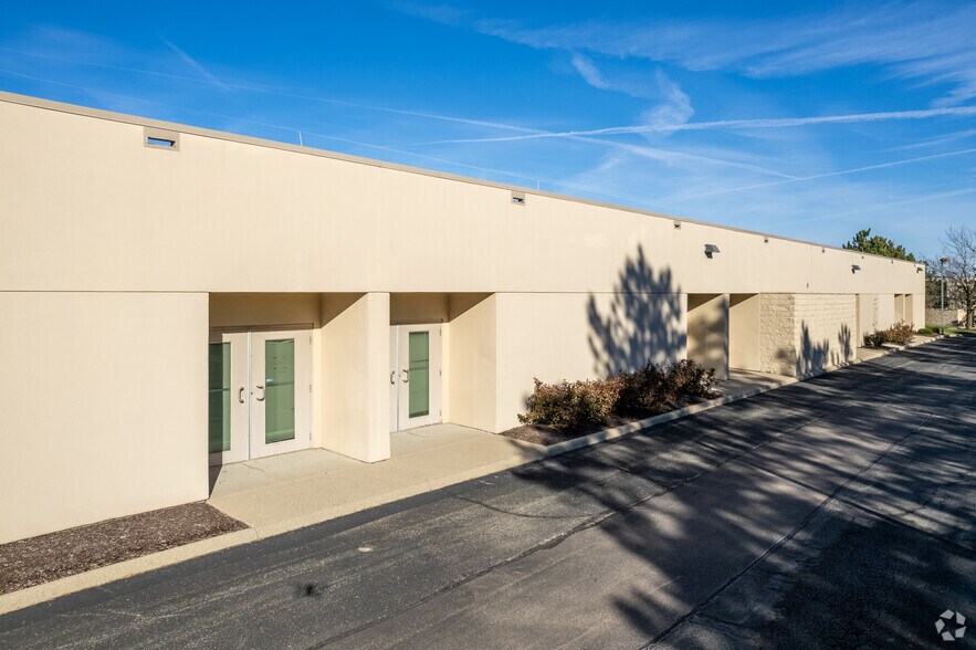 More Photos Of 1255 Kemper Meadow Dr, Cincinnati Office For Sale