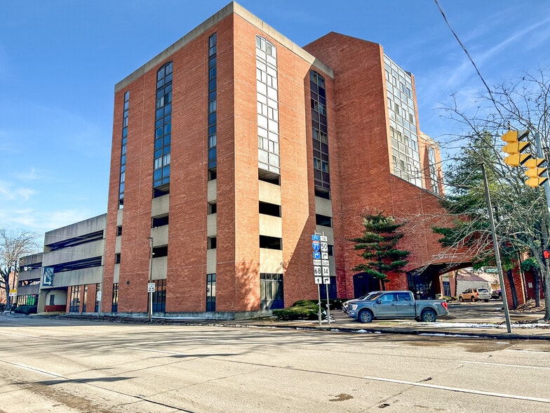 Primary Photo Of 201 3rd St, Parkersburg Apartments For Lease