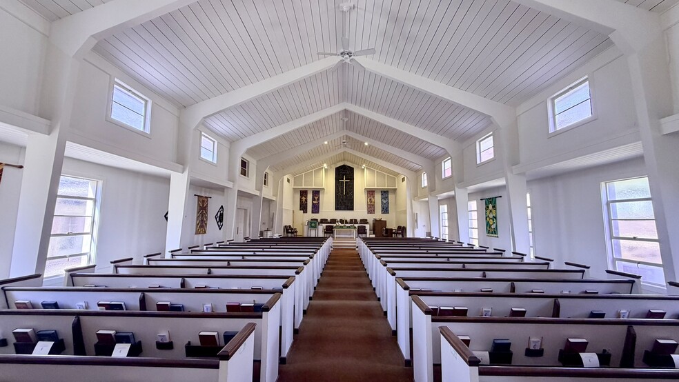 More Photos Of 195 New Market Rd, Tryon Religious Facility For Sale