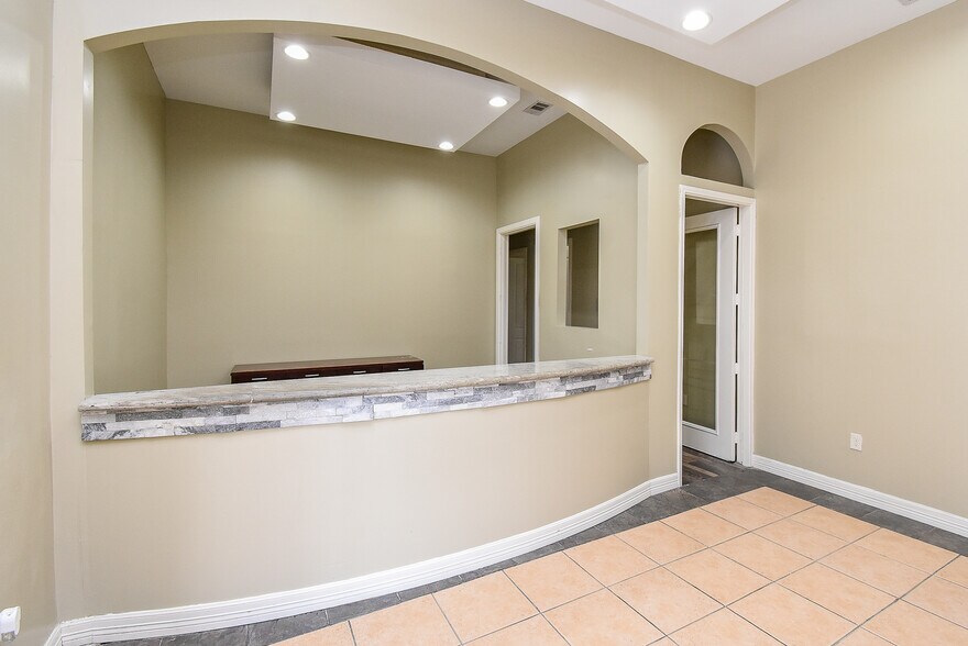 More Photos Of 9527 Ponderosa Ln, Houston Medical For Lease