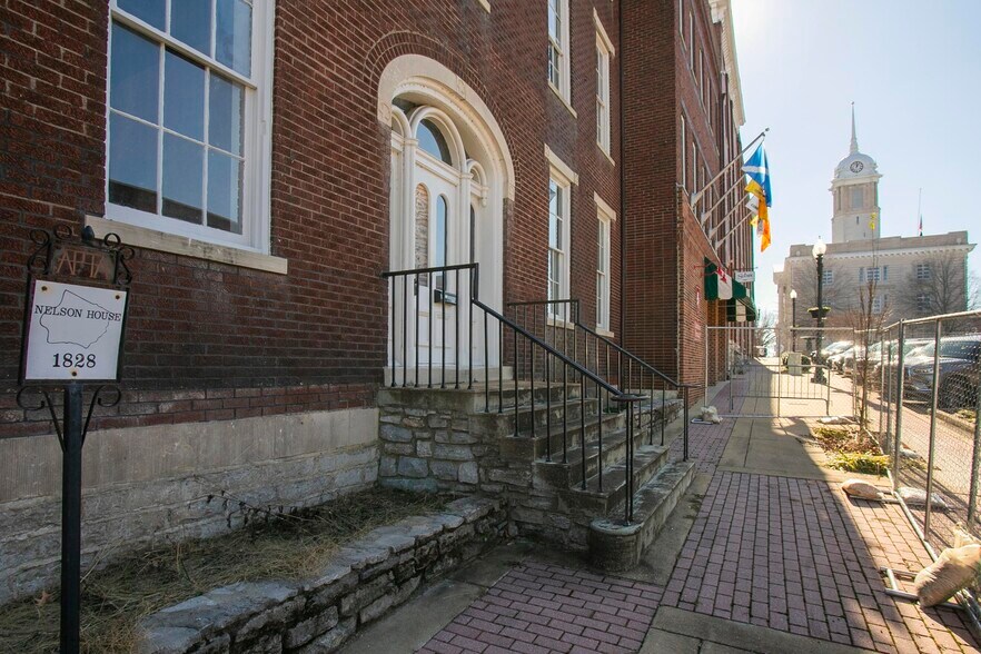 More Photos Of 706 N Main St, Columbia Office Residential For Sale