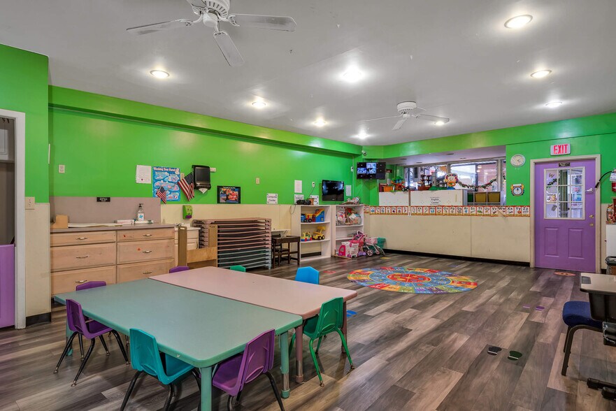 More Photos Of 900 Morris Park Ave, Bronx Storefront Retail Office For Lease