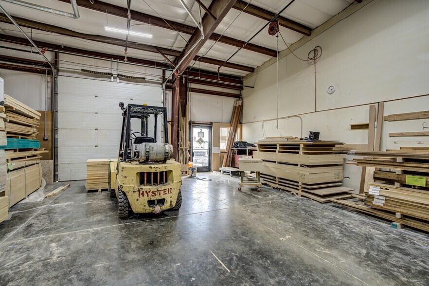 More Photos Of 465 S 31st St, Colorado Springs Light Manufacturing For Lease