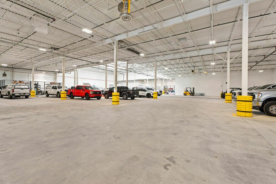 More Photos Of 4601 W Kellogg Dr, Wichita Industrial For Lease