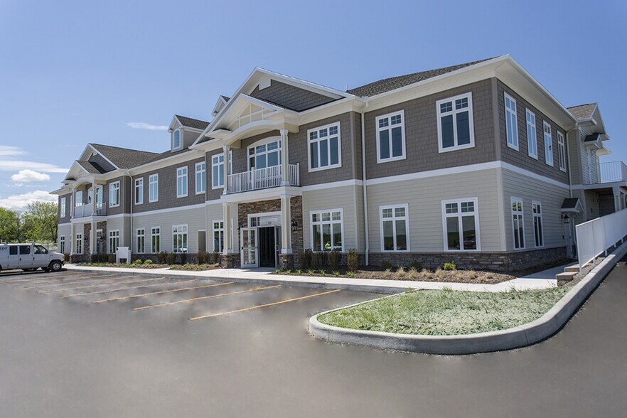 More Photos Of 195 Parrish St, Canandaigua Medical For Lease