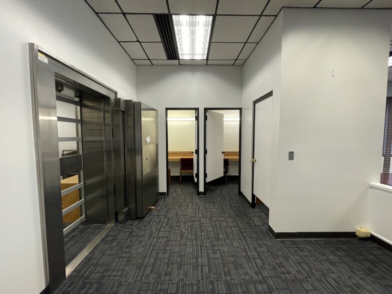 More Photos Of 6701 Davis Hwy, Pensacola Bank For Sale