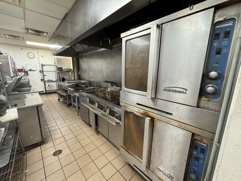 More Photos Of 6390 E Riverside Blvd, Loves Park Restaurant For Lease