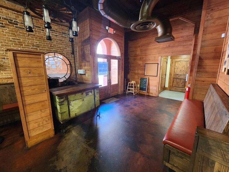 More Photos Of 122 Main St, Thomson General Retail For Sale