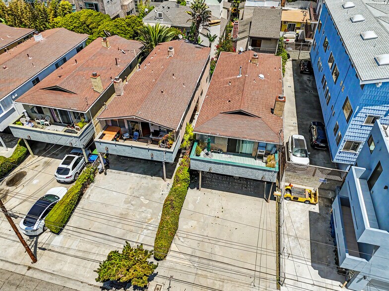 More Photos Of 2010 Canal St, Venice Apartments For Sale
