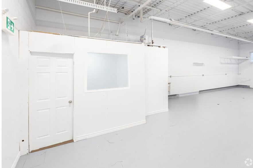 More Photos Of 21 Hale Rd, Brampton Warehouse For Sale